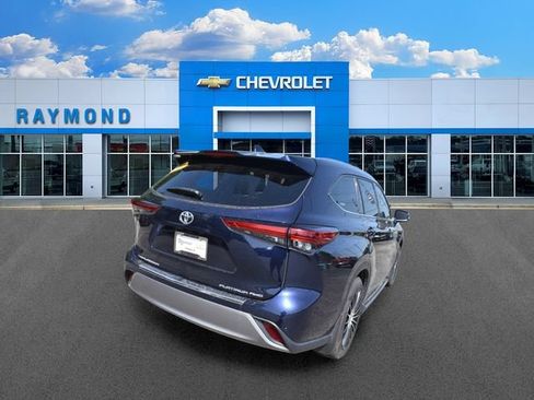 Used 2021 Toyota Highlander Platinum AWD/4WD image 3