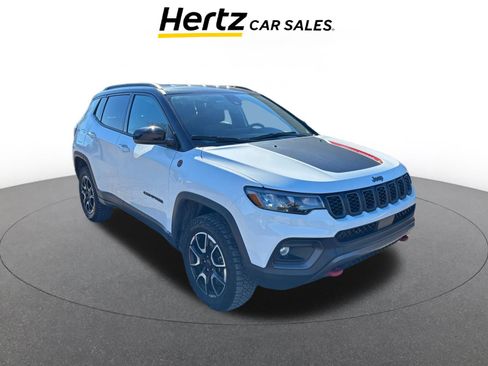 Used 2025 Jeep Compass Trailhawk image 1