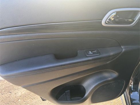 Certified 2022 Jeep Grand Cherokee Laredo X image 20