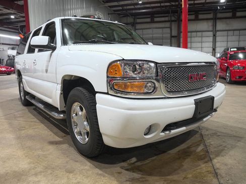 Used 2005 GMC Yukon XL Denali image 12