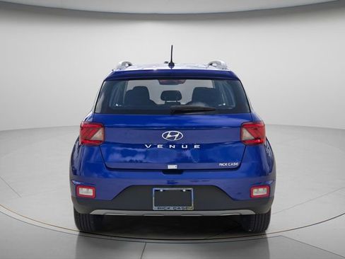 Certified 2025 Hyundai Venue SEL FWD image 4