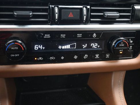 Used 2024 Nissan Pathfinder Platinum AWD/4WD image 20