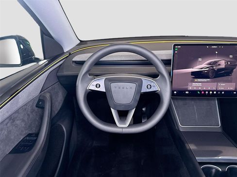 Used 2026 Tesla Model Y 2WD image 3
