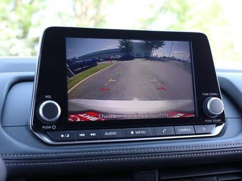 Certified 2025 Nissan Rogue SV FWD image 12