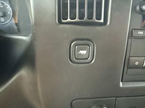 Used 2018 GMC Savana 2500 w/ Enhanced Convenience Package image 31