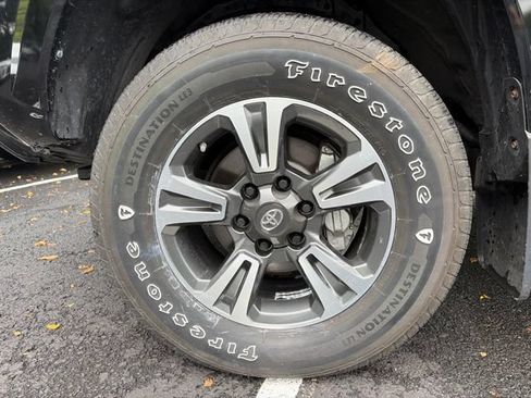 Used 2017 Toyota Tacoma TRD Sport w/ Tow Package AWD/4WD image 11