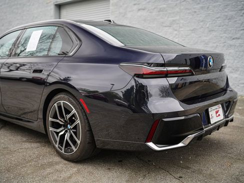 Used 2024 BMW 740i image 13