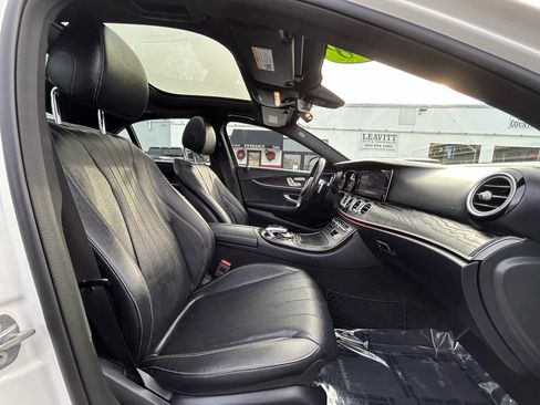 Used 2018 Mercedes-Benz E 300 E 300 4MATIC Sedan image 17
