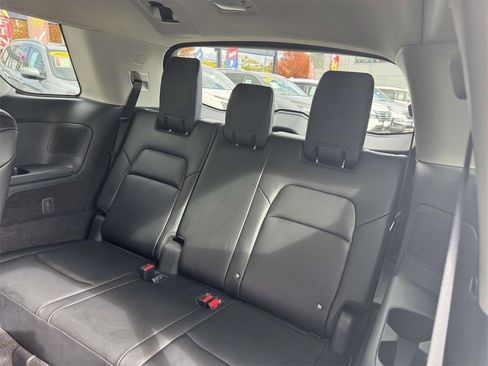 Used 2024 Nissan Pathfinder Platinum image 14