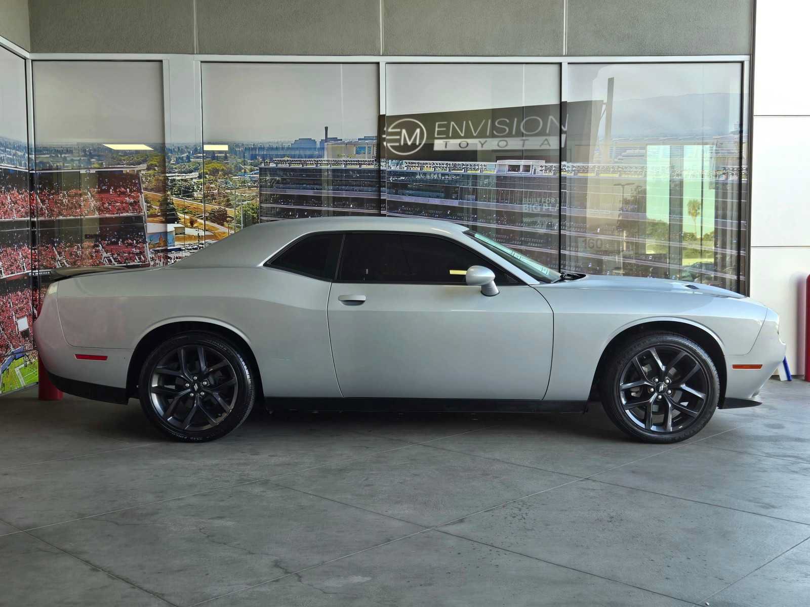 Used 2019 Dodge Challenger SXT w/ Blacktop Package RWD image 4