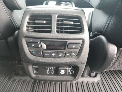 Used 2021 Honda Pilot Touring image 16