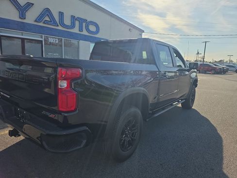 Used 2022 Chevrolet Silverado 1500 ZR2 w/ Technology Package image 3