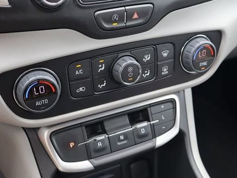 Used 2024 GMC Terrain SLT FWD image 24