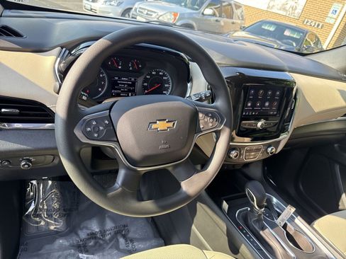 Used 2023 Chevrolet Traverse LS FWD image 15