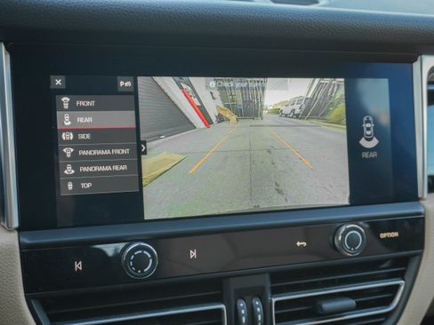 Used 2024 Porsche Macan image 27