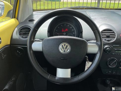 Used 2009 Volkswagen Beetle Coupe image 24