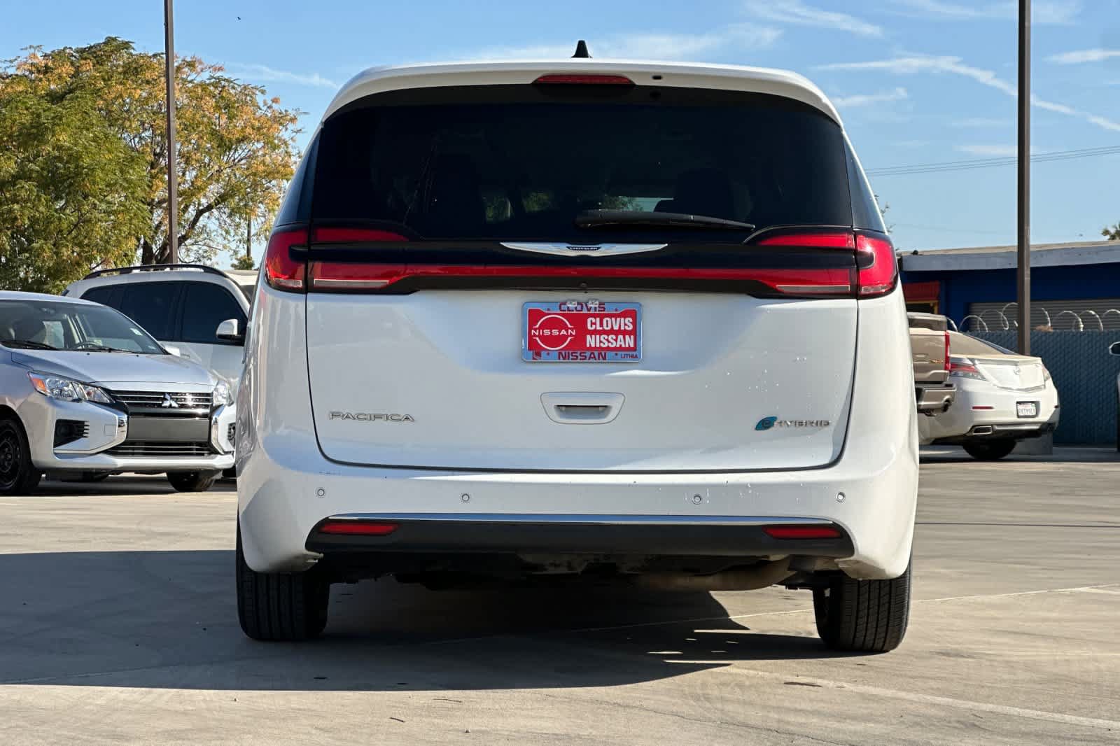 Used 2024 Chrysler Pacifica Limited FWD image 7