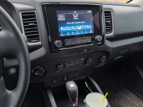 Used 2022 Nissan Frontier SV w/ Graphics Package image 7