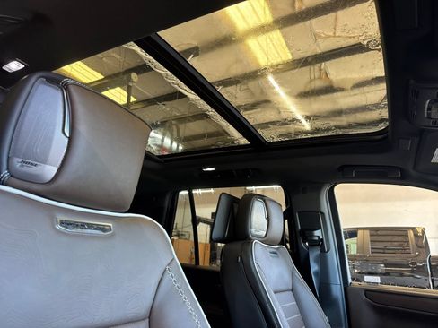 New 2026 GMC Yukon Denali Ultimate w/ LPO, Floor Liner Package AWD/4WD image 18