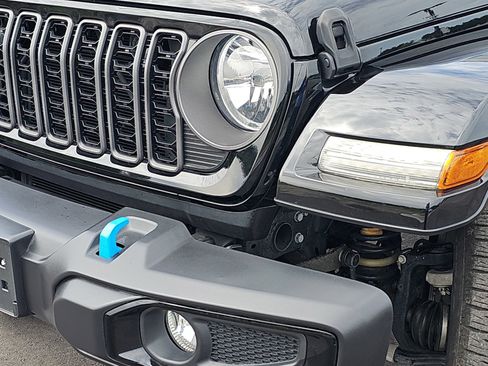 Used 2024 Jeep Wrangler Unlimited w/ Convenience Group AWD/4WD image 33