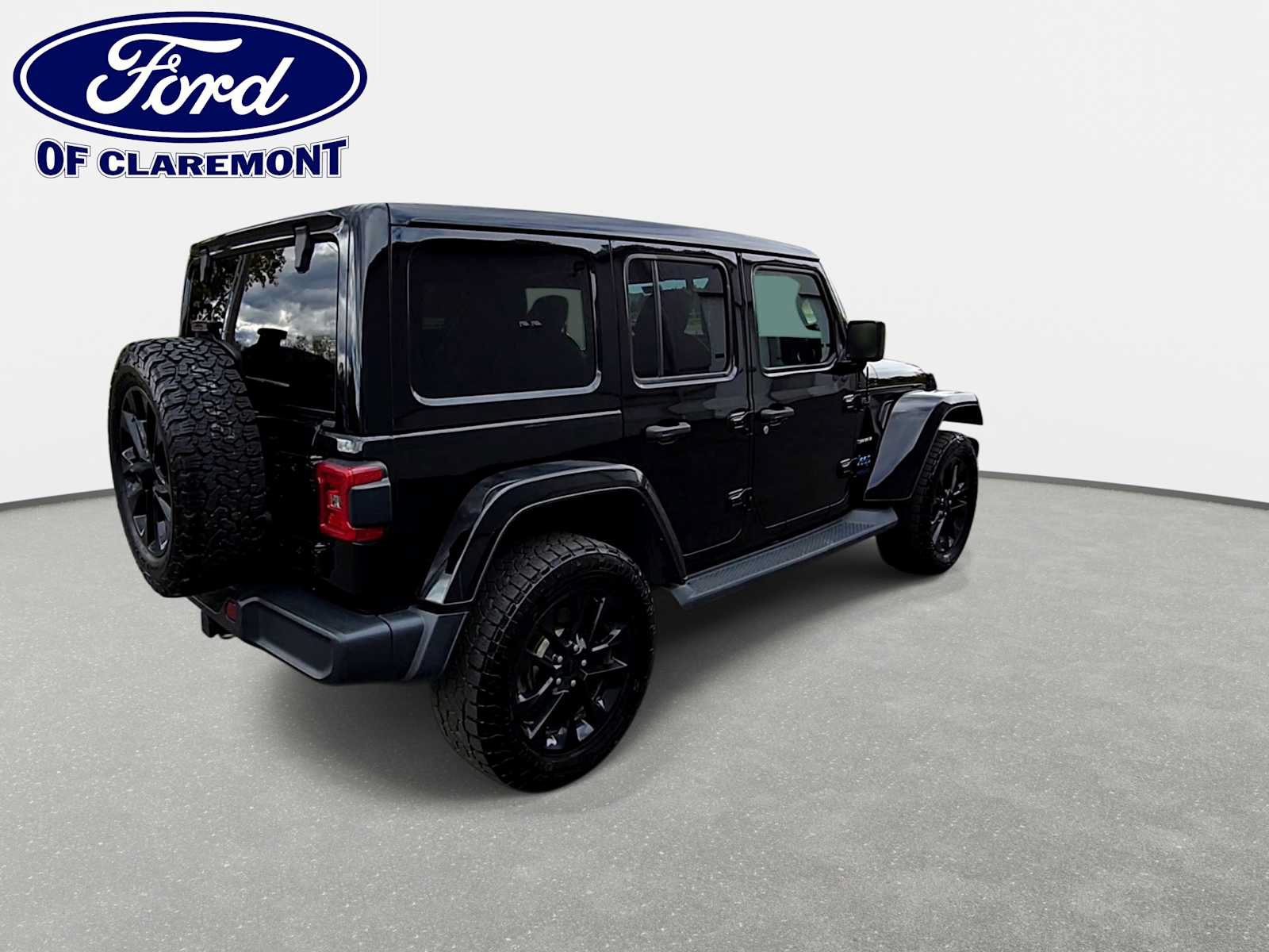 Used 2021 Jeep Wrangler Unlimited Sahara w/ Cold Weather Group AWD/4WD image 8