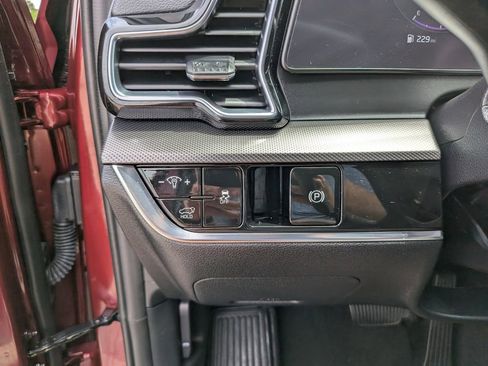 Certified 2025 Kia Sportage SX FWD image 33