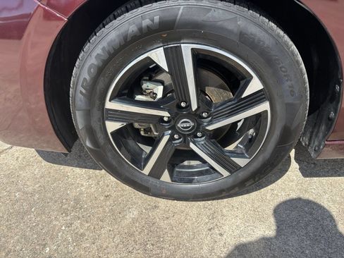 Used 2025 Nissan Sentra SV FWD image 28