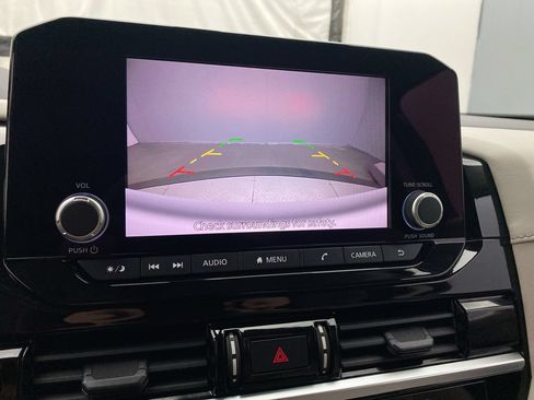 Used 2023 Nissan Pathfinder SV AWD/4WD image 18