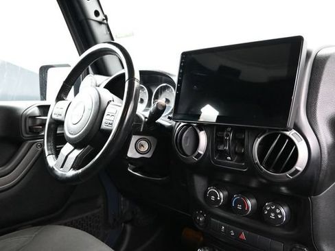Used 2017 Jeep Wrangler Unlimited Sport AWD/4WD image 15