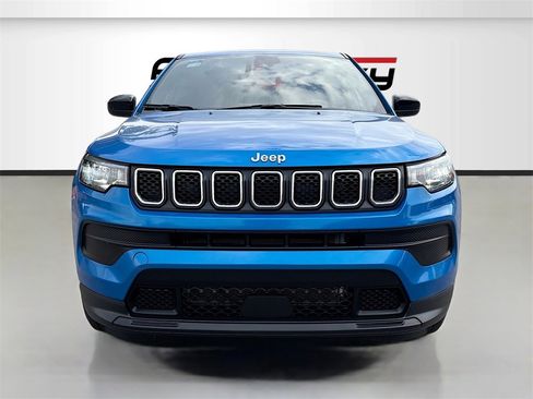 Used 2024 Jeep Compass Sport image 2