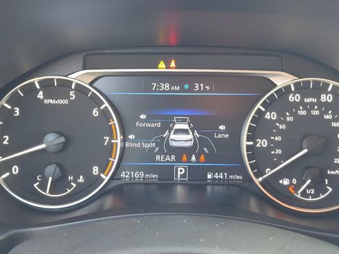 Used 2025 Nissan Altima 2.5 SV FWD image 10