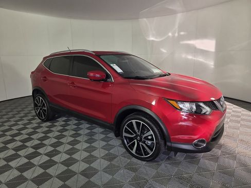 Used 2017 Nissan Rogue Sport SL image 2