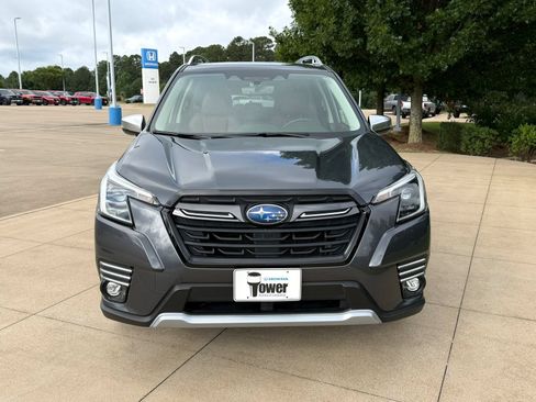 Used 2022 Subaru Forester Touring AWD/4WD image 2