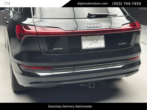 Used 2021 Audi e-tron Prestige image 16