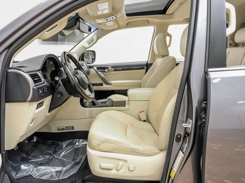 Used 2022 Lexus GX 460 Luxury w/ Sport Design Package image 4