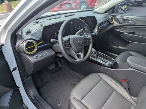 Used 2025 Chevrolet Trax ACTIV w/ Driver Confidence Package FWD image 12