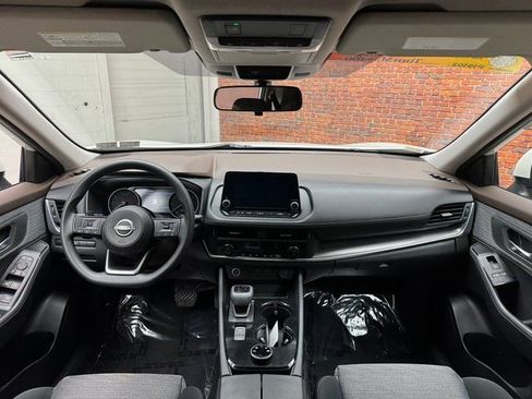 Used 2023 Nissan Rogue SV image 11