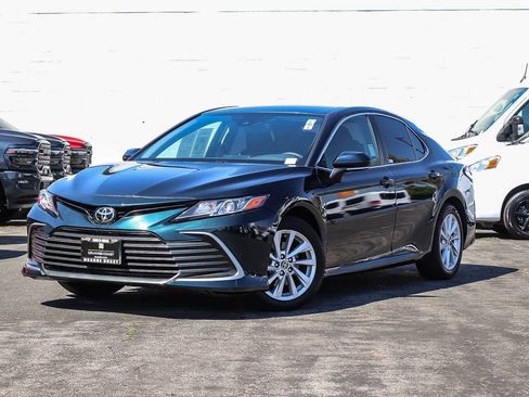 Used 2021 Toyota Camry LE w/ Convenience Package FWD image 1