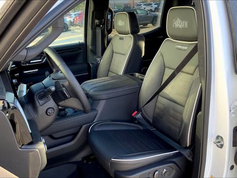 New 2024 GMC Sierra 1500 AT4X w/ AT4X AEV Edition image 9