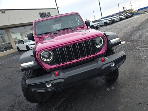 Used 2024 Jeep Wrangler Unlimited Rubicon image 10