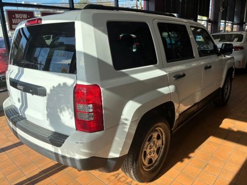 Used 2014 Jeep Patriot Sport image 3