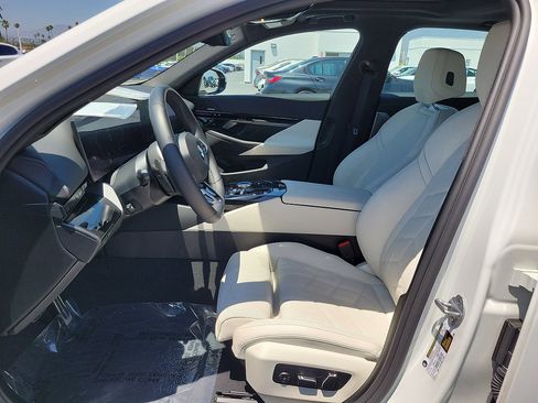 Used 2025 BMW 530i w/ M Sport Package RWD image 18
