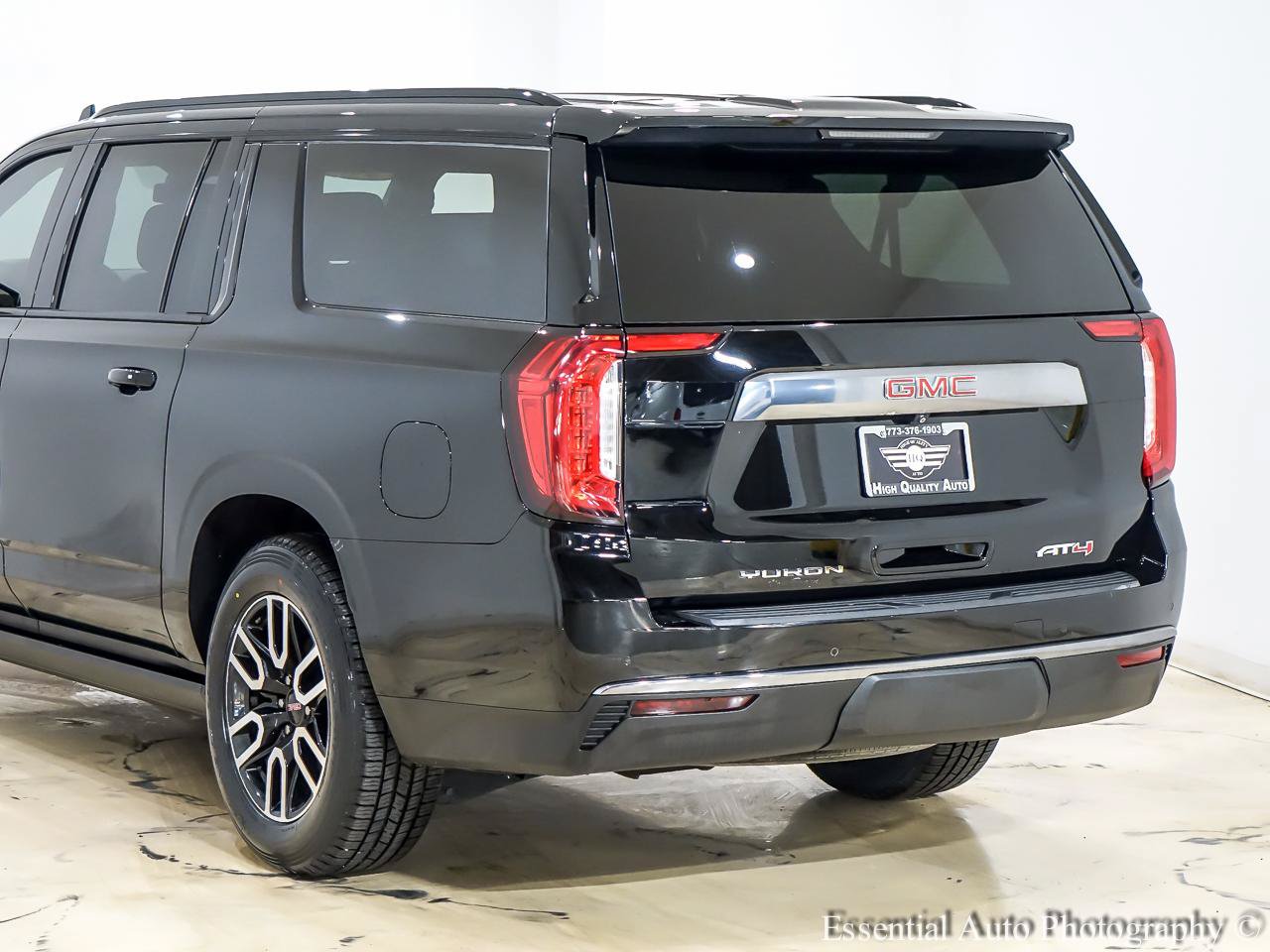 Used 2021 GMC Yukon XL AT4 w/ AT4 Premium Plus Package AWD/4WD image 9