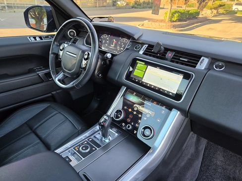 Used 2020 Land Rover Range Rover Sport SE AWD/4WD image 18