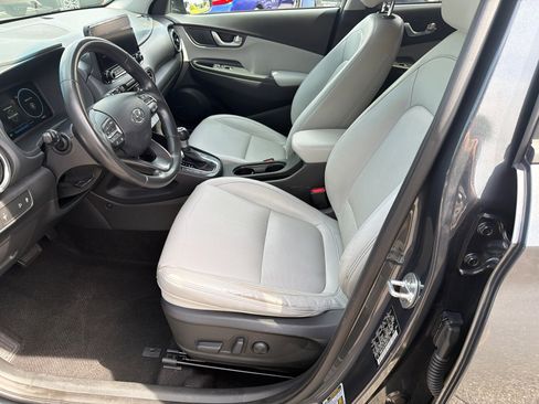Certified 2022 Hyundai Kona Limited FWD image 3