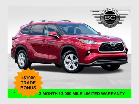 Used 2020 Toyota Highlander LE AWD/4WD image 1