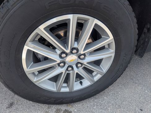 Used 2022 Chevrolet Traverse LT image 50