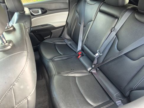 Used 2025 Jeep Compass Limited AWD/4WD image 9