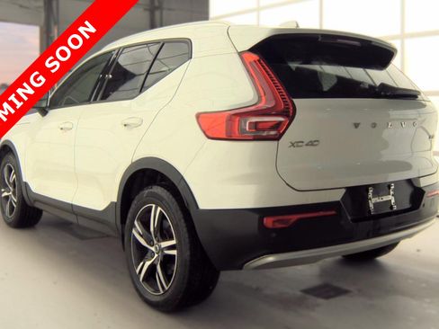 Used 2023 Volvo XC40 B5 Core AWD/4WD image 5