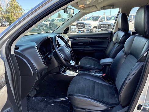 Used 2019 Mitsubishi Outlander SE AWD/4WD image 13